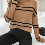 Thea – Sweter z Wysokim Kołnierzem w Paski