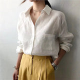 Lniana koszula z otwartym kołnierzykiem
